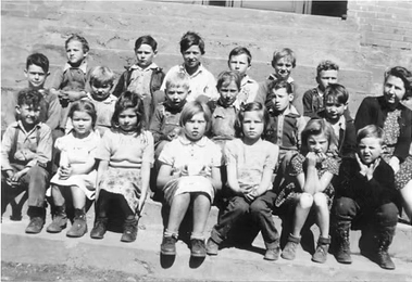 Historical photo of school children at the Balsam Community Center